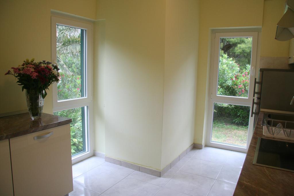 Sabina Apartments Omiš Habitación foto
